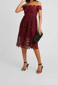 Chi Chi London Koktejlové šaty / šaty na párty - dark red