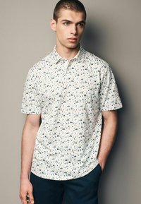 Next REGULAR FIT - Polokošeľa - white blue golf
