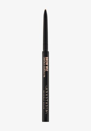 Crayon Brow Wiz, fin, noir avec une pointe effilée. Présente le nom de la marque "Anastasia Beverly Hills" en texte rose doré. Précision accrue pour le dessin des sourcils.
