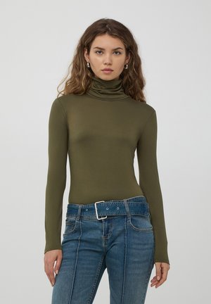 - Bluzka z długim rękawem