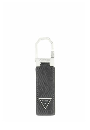 Llavero negro Guess con correa de cuero texturizado y cierre metálico plateado grabado con "GUESS" y insignia triangular del logo de Guess.