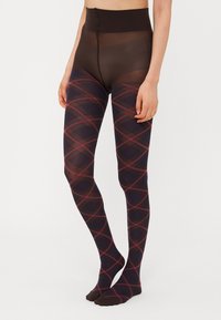 Collants opaques marron foncé avec un motif géométrique en bleu marine et rose, présentant une taille haute et des orteils renforcés.