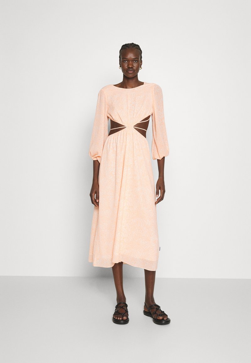 HUGO KASMATA - Robe de jour - apricot