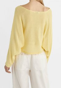 Stradivarius Strickpullover - yellow