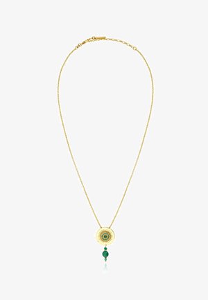 Collier délicat en chaîne d'or avec un pendentif rond présentant une pierre verte au centre et une perle verte suspendue en dessous.