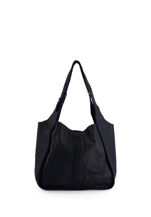 Sort læder skuldertaske med en flettet lodret stribe ned ad midten og justerbar rem med trykknapper.