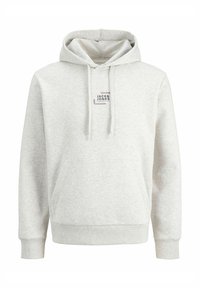 Sweat à capuche gris clair en tissu doux. Comprend une poche kangourou, une capuche avec cordon de serrage, et un petit patch logo sur la poitrine. Design simple.