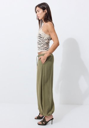 Stradivarius, HEELED TIE SANDALS - Mules à talons - green
