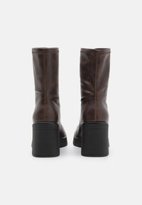 Call it Spring STEFFANIE - Botines con plataforma - medium brown