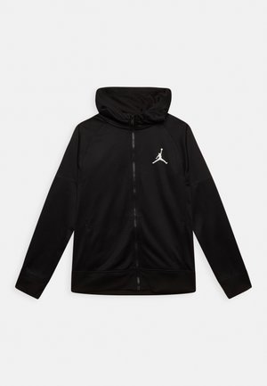 Chaqueta negra con capucha y cierre de cremallera, con tela elegante, puños acanalados y un logo Jumpman blanco en el pecho izquierdo.