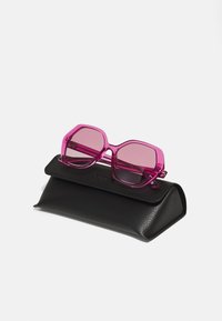 Guess Γυαλιά ηλίου - violet