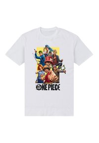 Camiseta blanca de algodón con un gráfico colorido de personajes de "One Piece", mostrando ilustraciones detalladas y un logo central.