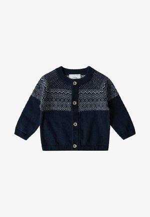 Marineblauwe peuter cardigan met een wit geometrisch breipatroon over de borst en schouders, knopen aan de voorkant en geribde manchetten.