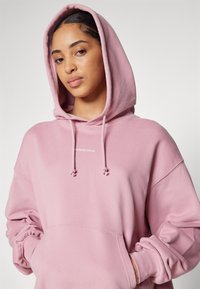 Peak Performance ORIGINAL HOOD - Majica s kapuljačom - bitter root
