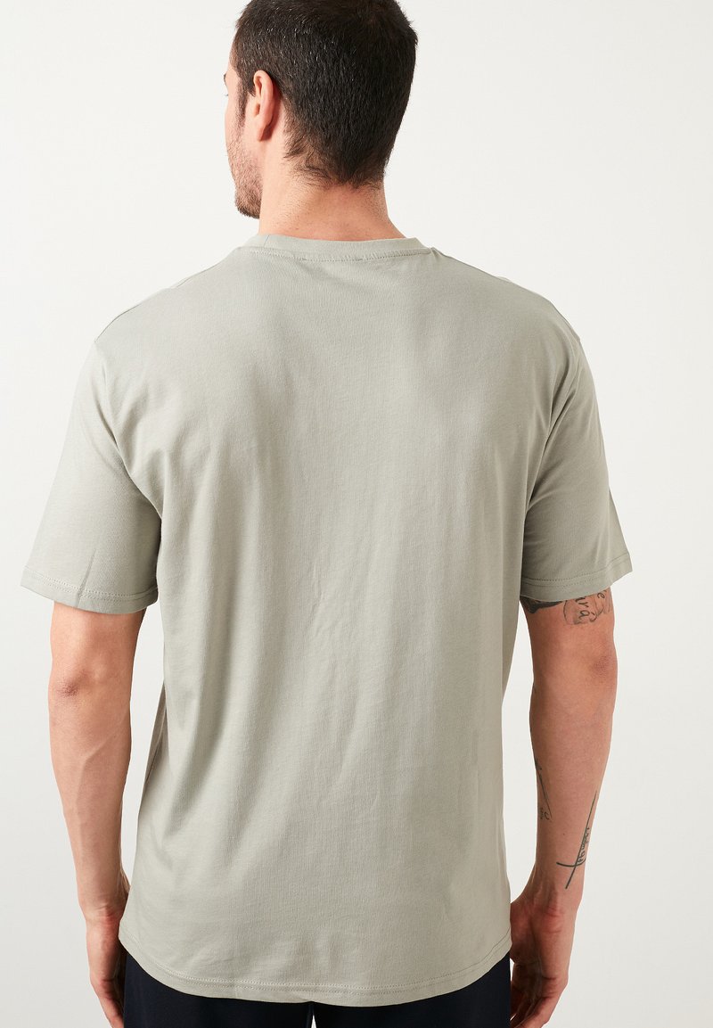 Herren T-Shirts basic | Buratti BURATTI T-Shirt basic almond green/grün - IC23807 Herren T-Shirts basic | Buratti BURATTI T-Shirt basic almond green/grün - IC23807