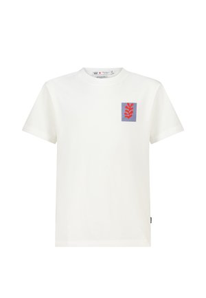 T-shirt blanc à manches courtes avec un petit motif rectangulaire sur le côté gauche de la poitrine représentant une plante abstraite rouge sur fond bleu.