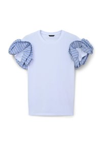 Maglietta bianca con maniche a strisce blu arricciate. Il tessuto è morbido e le maniche sono raccolte in modo elegante con strisce verticali.