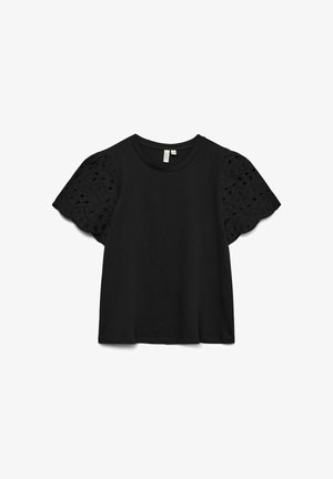 Crna kratka majica s okruglim izrezom i valovitim ukrasima od čipke s prorezima na rukavima.