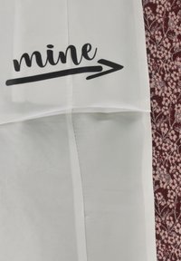 CG – Club of Gents Weste - rot