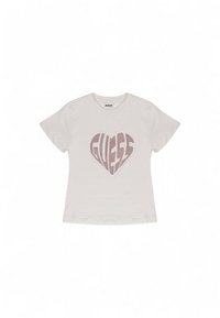 T-shirt bianco in cotone con logo "GUESS" a forma di cuore in strass rosa, maniche corte e scollo a girocollo.