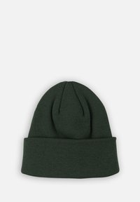 Bonnet tricoté vert foncé avec un revers. Présente un motif texturé et un tissu doux et extensible. Section supérieure conique avec des coutures subtiles.