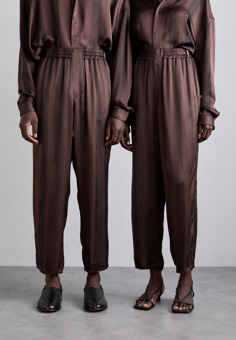 Sunnei ELASTIC PANTS UNISEX - Stoffhose - brown
