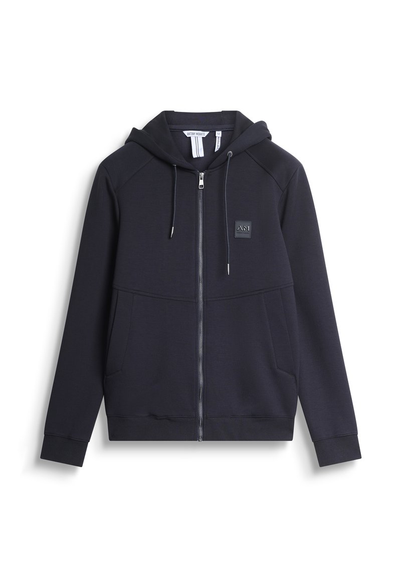 Tamno plava zip-up dukserica napravljena od mekog materijala, sa kapuljačom na vezanje, prednjim džepovima i malim logotipom na grudima.