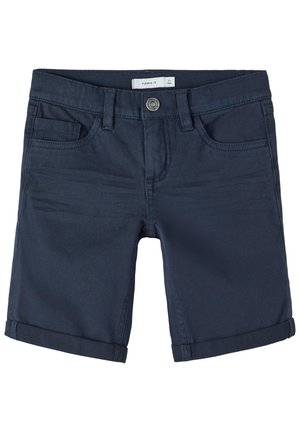 Shorts en denim bleu marine au design classique, avec cinq poches, fermeture à boutons et poignets retroussés. Le tissu a une texture lisse.