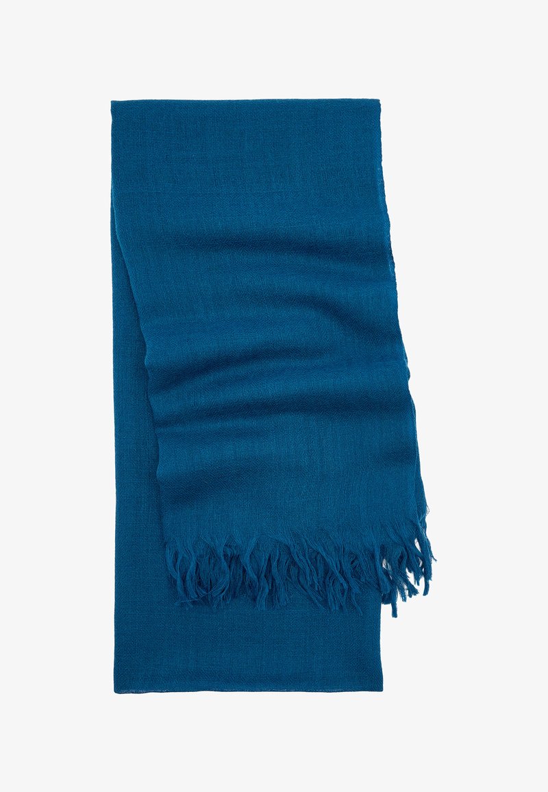 Turkusowy niebieski szal wykonany z miękkiej tkaniny, charakteryzujący się fakturowaną powierzchnią i wykończony frędzlami dla dodatkowego efektu.