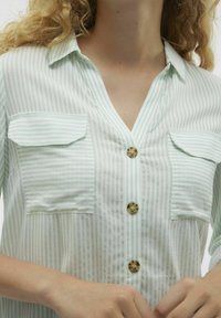 Vero Moda VMBUMPY L/S NEW NOOS - Button-down blouse - silt green