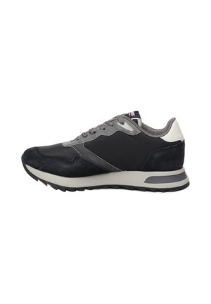 Sort og grå lavtop-sneaker med hvid hælpatch, snørelukning og polstret sål til afslappet brug.