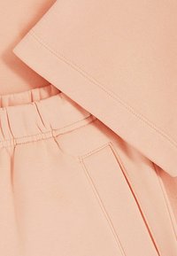 Reiss REISS MEG COTTON-BLEND SWEATSHIRT AND SHORTS SET - Treniņtērpa apakšdaļas - peach