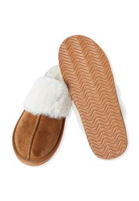 Braune Wildlederschlappen mit weißem Kunstfellbesatz. Die Sohle ist mit einem gewellten Muster strukturiert, um Halt zu bieten. Verfügt über eine Naht entlang der Nähte.