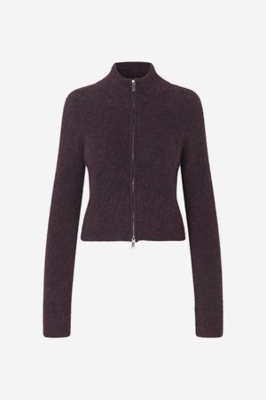 Švestkový svetr na zip s dlouhými rukávy, vysokým límcem a krátkým střihem. Vyrobený z měkkého, texturovaného materiálu. Obsahuje kovový zip.