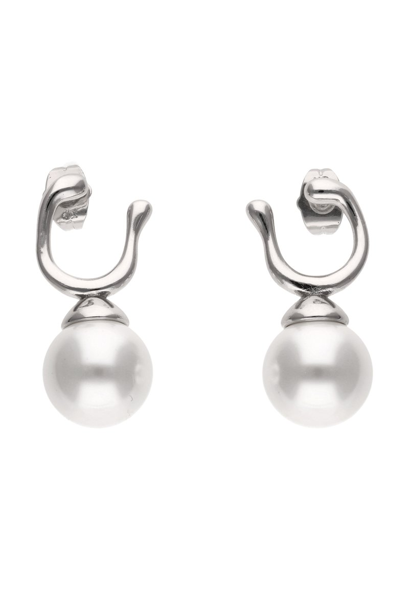 Srebrne naušnice s kuka koje sadrže bijele biserne perle, s poliranim završetkom i glatkom teksturom. Dizajn ima zakrivljeni oblik i sigurno pričvršćivanje.