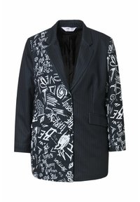 Blazer nero con un design a righe sottili su un lato e testo grafico bianco sull'altro. Dettagli significativi includono una tasca frontale e chiusura con bottone.