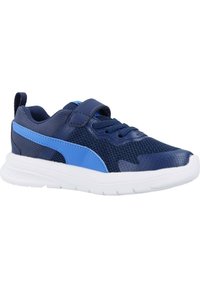 Zapatilla deportiva azul marino con material de malla y sintético, que presenta una franja de acento azul, suela blanca, cordones y una correa de gancho y bucle.