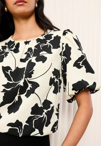 Friends Like These REGULAR FIT - BUBBLE SHORT SLEEVE - Blūze - black white