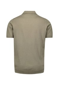 Korte mouwen polo shirt in olijfgroen, gemaakt van glad gebreide stof. Beschikt over een klassieke kraag en geribbelde zoom met minimale details.