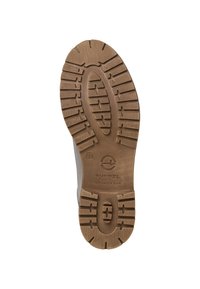 Semelle de chaussure en caoutchouc avec un motif de bande de roulement rainuré ; présente un logo circulaire et un numéro de modèle. La couleur est marron clair avec une finition texturée.