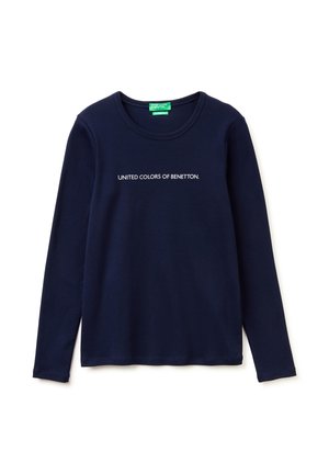 Granatowa koszula z długim rękawem i okrągłym dekoltem, z "UNITED COLORS OF BENETTON" nadrukowanym na piersi na biało.