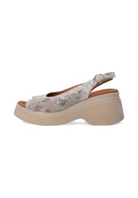 Metalen slingback sandalen met een open teen, textuur, beige platformzool en een gespdetails bij de hak.