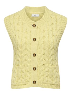 Gul strikket ærmeløs cardigan med kabelmønster, fem brune knapper foran og to forlommer.