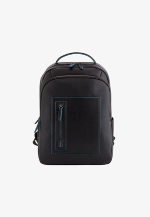 Schwarzer Leder-Rucksack mit blauen Akzenten. Verfügt über eine Front-Reißverschlusstasche, einen oberen Tragegriff und gepolsterte Schulterriemen. Glatte Textur.