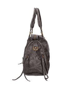 Borsa in pelle grigia con finitura testurizzata, manici intrecciati e accenti in metallo dorato. Presenta una chiusura con zip e lacci laterali regolabili.