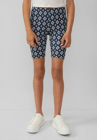 Marineblauwe geprinte fietsshorts met een geometrisch wit patroon, gemaakt van rekbare stof, met een aansluitend ontwerp en een lengte tot halverwege het dijbeen.