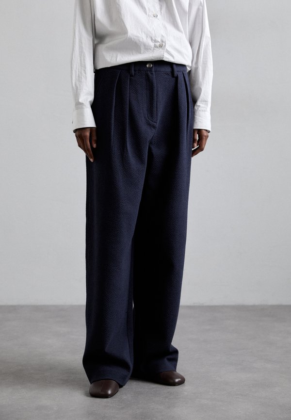 TRISTAN PANT IN CLOQUE - Trousers - ink