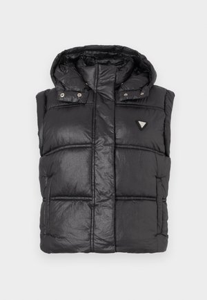 Svart polstret vest med hette, med en blank tekstur, quiltet mønster, front trykknapper og en liten trekantet logo på brystet.