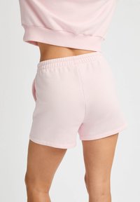 Röhnisch SOFT - Träningsshorts - cradle pink