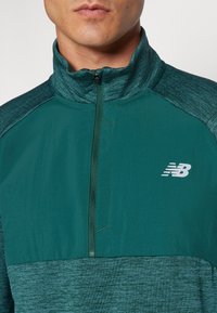 New Balance ATHLETICS GRID 1/2 ZIP - Top s dlhým rukávom - new spruce